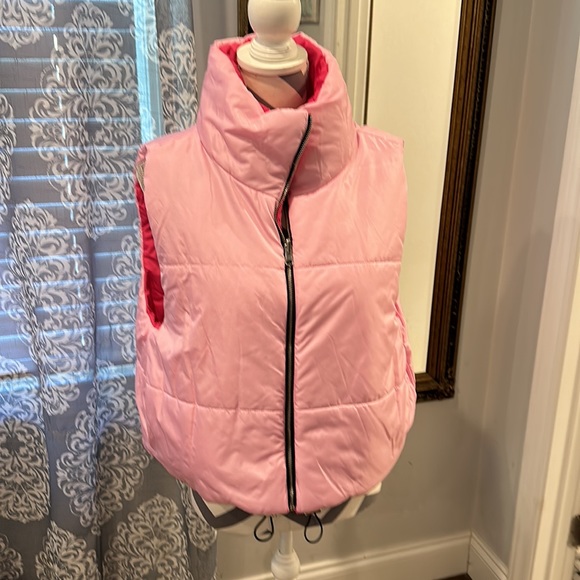 Reversible pink puffer vest medium NWT - Picture 4 of 6
